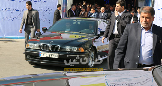 رئیس جمهور با چه خودرویی به نمایشگاه خودرو آمد؟ +تصاویر