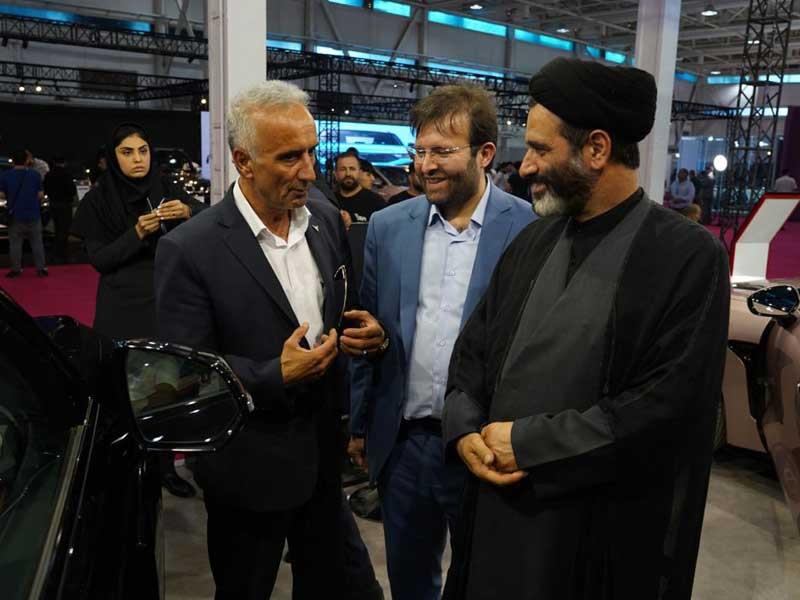 بازدید نماینده مجلس و رییس سازمان حمایت از مصرف کننده از خودروهای سواری برقی و تجاری گروه بهمن