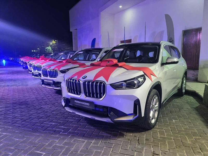 تحویل ب ام و های وارداتی جانبازان سرافراز توسط پرشیا خودرو